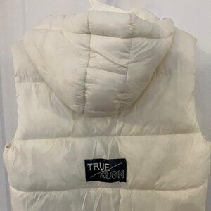 Truereligion hooded puffer vest,large ,crop ,winter white